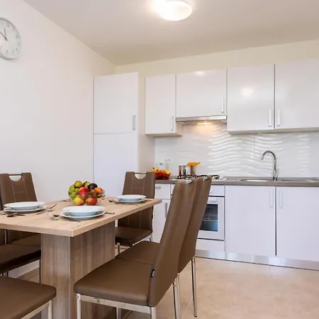 Neda Apartment *