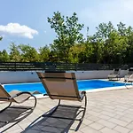 Neda Apartament *